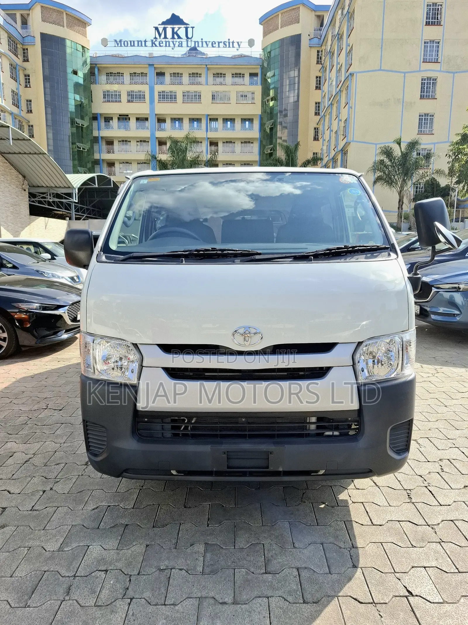 Toyota Regius 2019 White