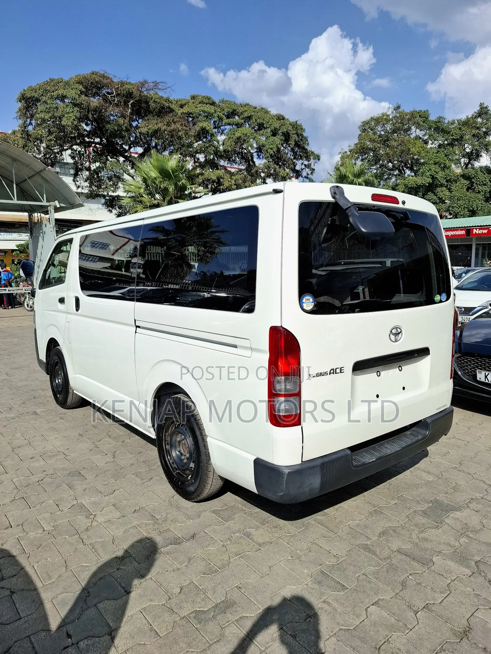 Toyota Regius 2019 White