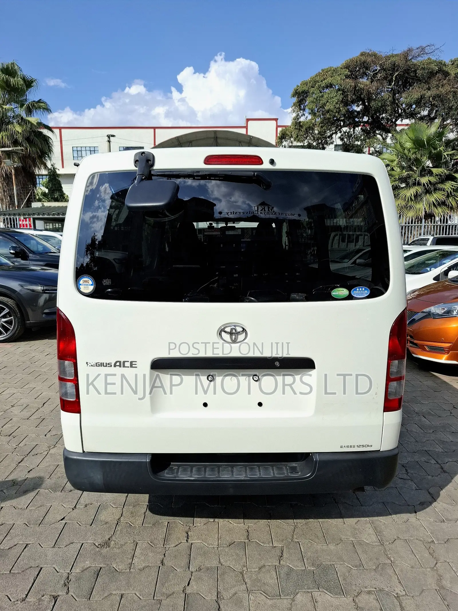 Toyota Regius 2019 White