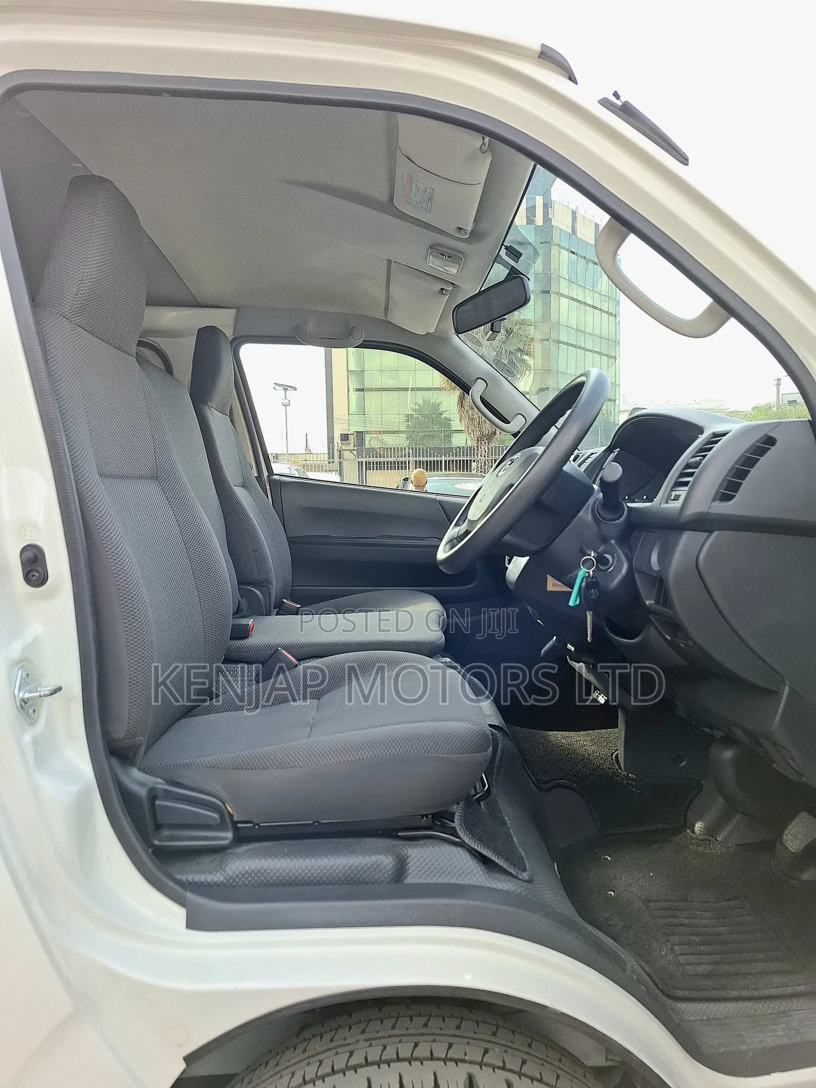 Toyota Regius 2019 White