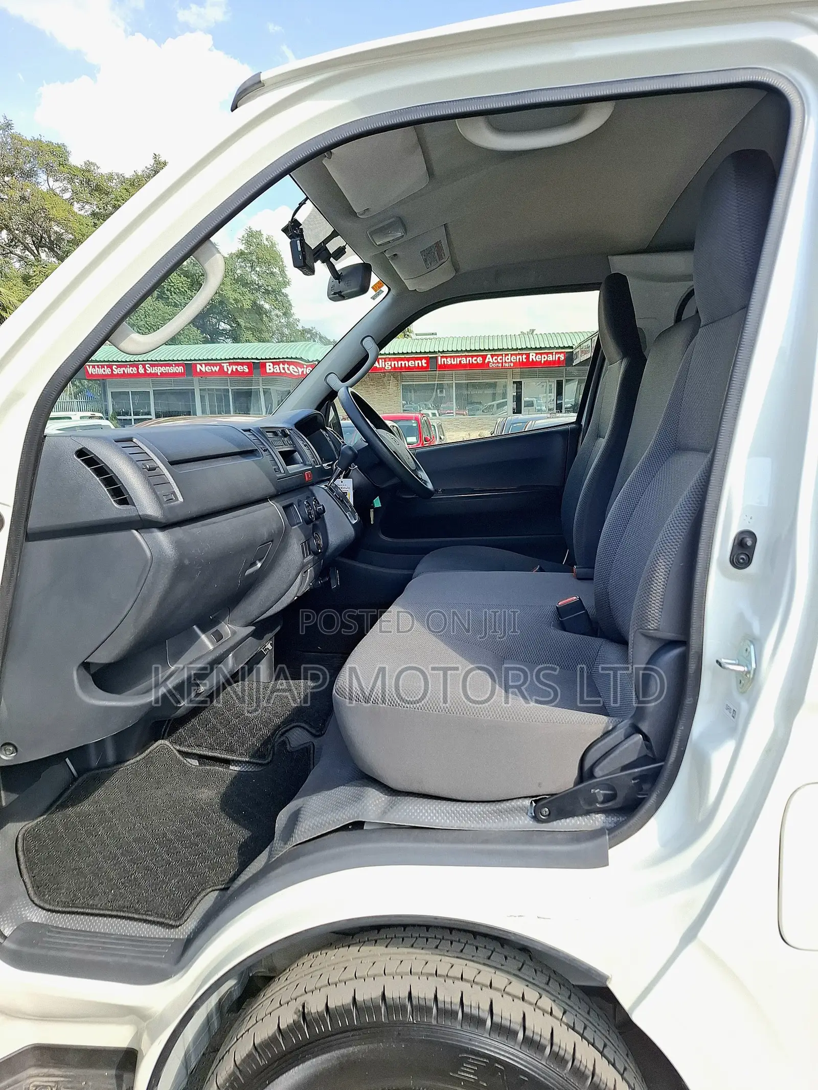Toyota Regius 2019 White