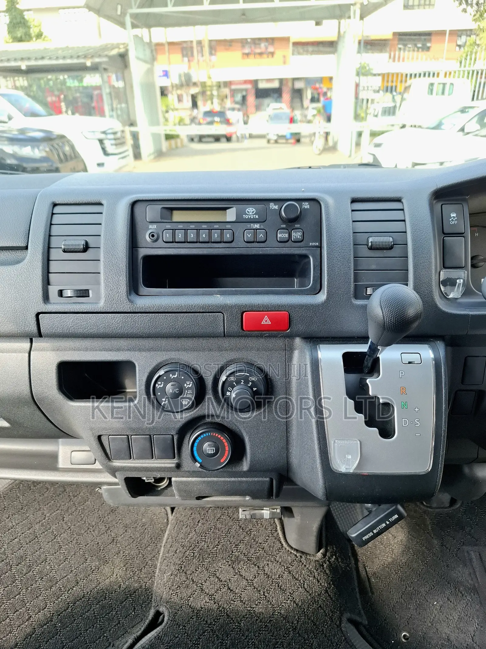 Toyota Regius 2019 White
