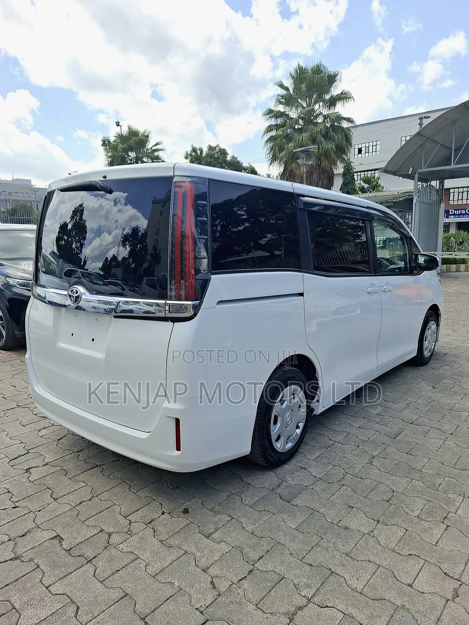 Toyota Noah 2020 White