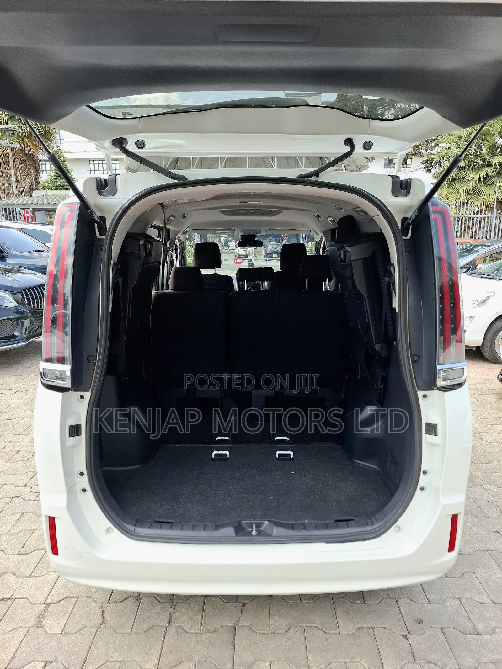 Toyota Noah 2020 White
