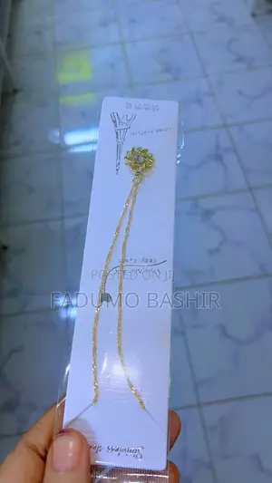 Beautiful Gold Flower Pendant Necklace⁠