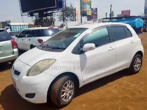 Toyota Vitz 2011 White