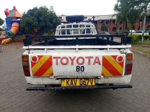 Toyota Hilux 1979 White