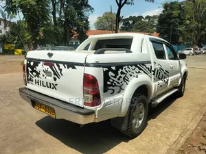 Toyota Hilux 2009 White