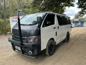 Toyota HiAce 2016 White