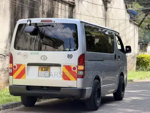 Toyota HiAce 2015 Silver