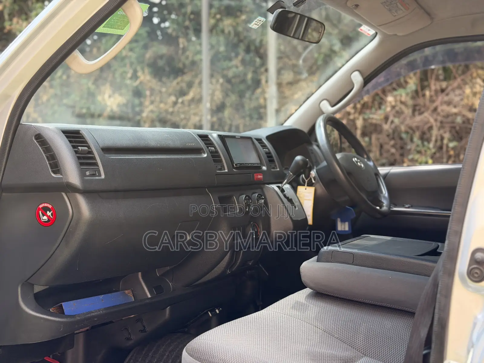 Toyota HiAce 2015 Silver