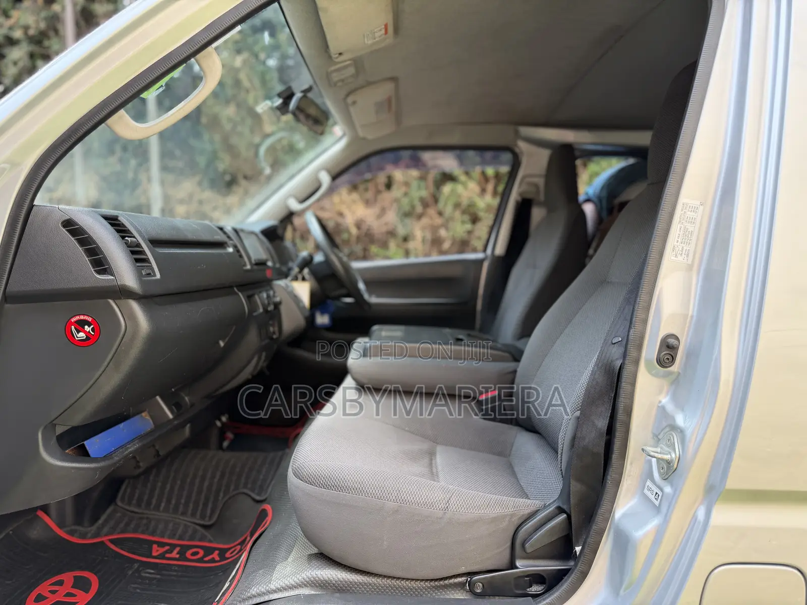 Toyota HiAce 2015 Silver