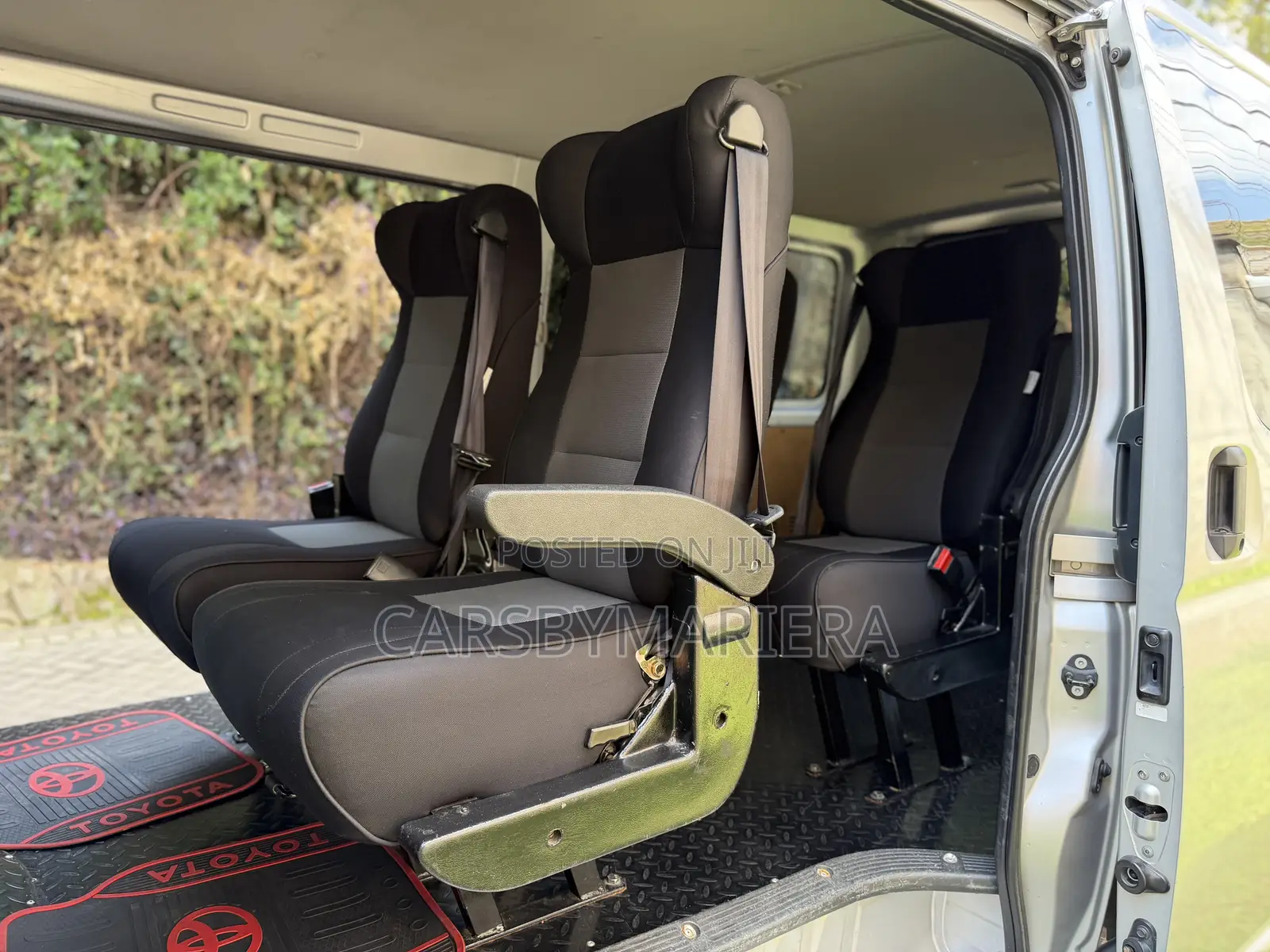 Toyota HiAce 2015 Silver