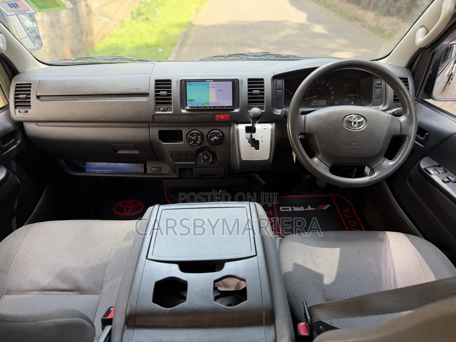 Toyota HiAce 2015 Silver