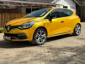 Renault Lutecia 2015 Yellow