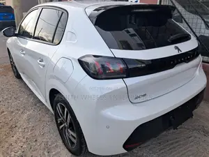 Peugeot 208 2021 White