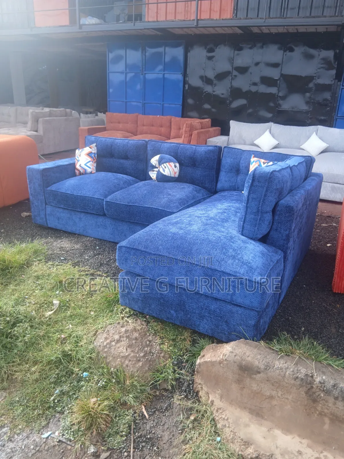  Spacious 6-Seater L-Shape Design