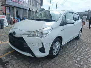 Toyota Vitz 1.5 FWD Hybrid 5dr 2019 White
