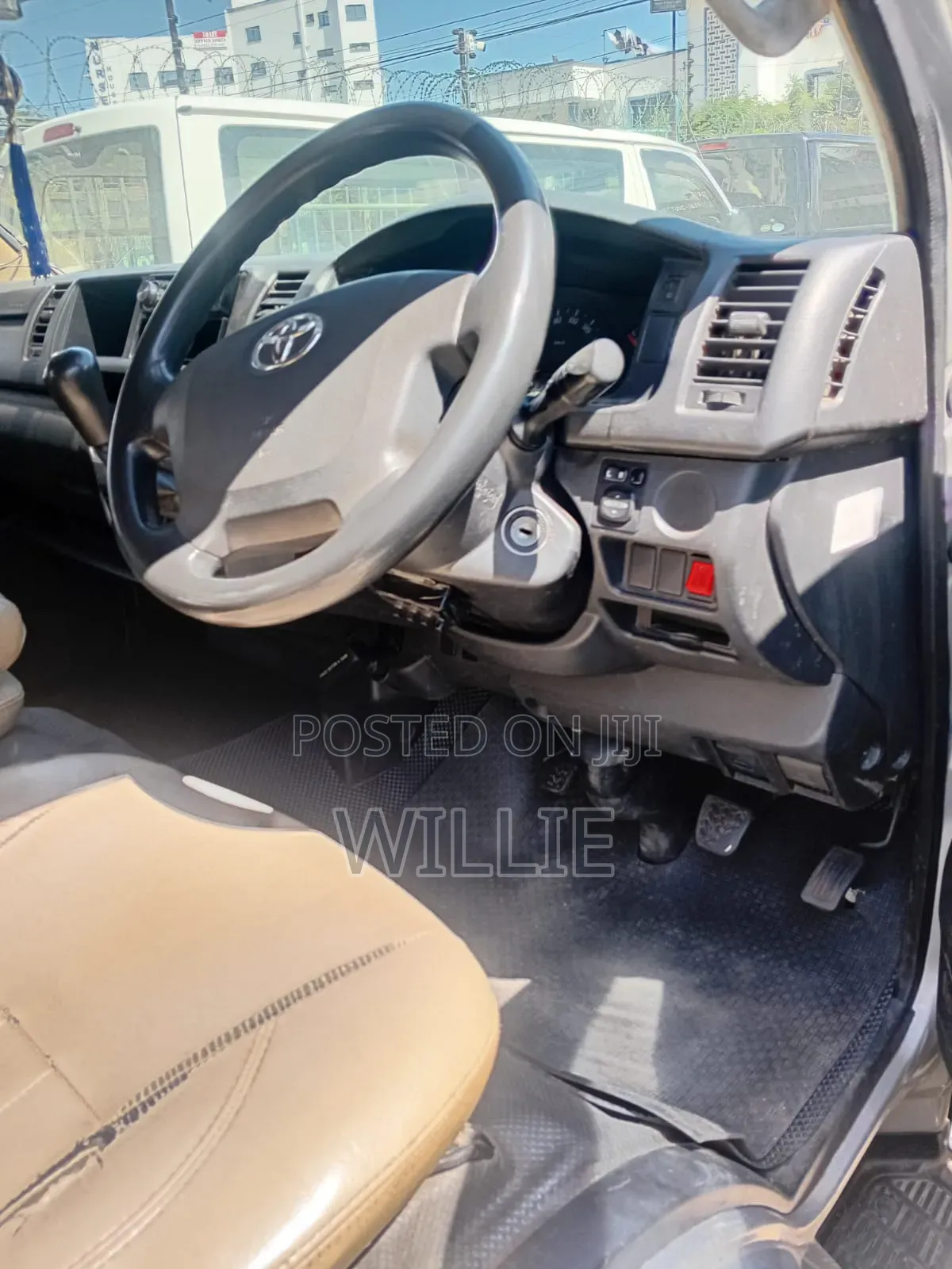 Toyota HiAce 2018 White