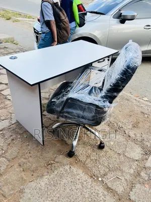 Office Desk With Lockable Drawer Executive Chair