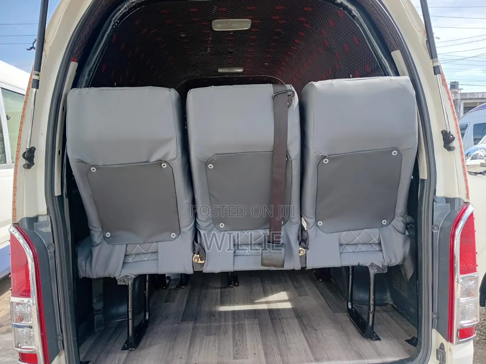 Toyota HiAce 2018 White