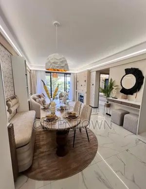 3 BDRM Super Westbury Apartments