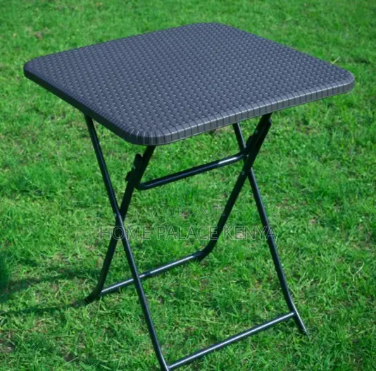 Foldable Table: Rattan Imitation Plastic Trestle Table