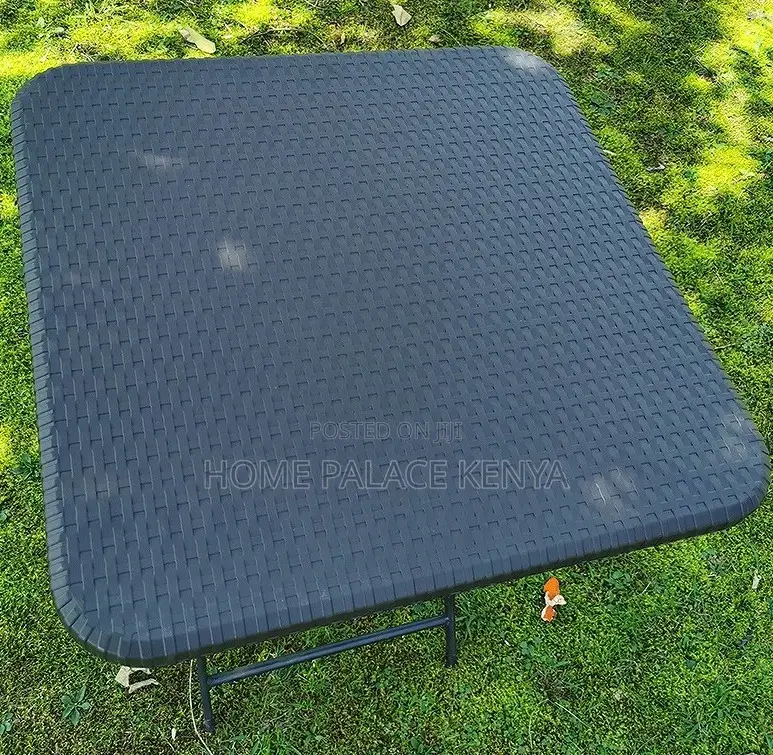 Foldable Table: Rattan Imitation Plastic Trestle Table