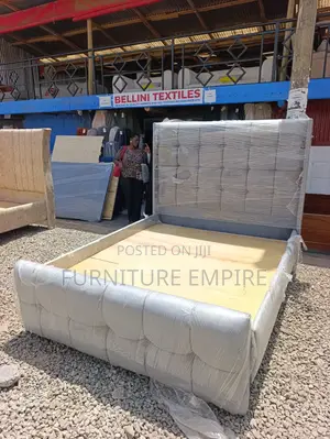 5x6 Grey Chester Bed With Tufted Elegance