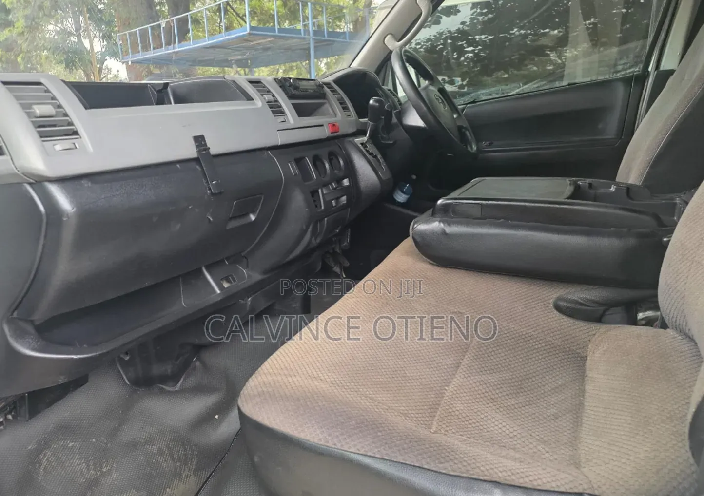 Toyota HiAce 2011 White