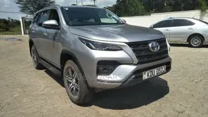 Toyota Fortuner 2025 Silver
