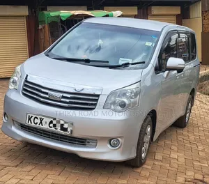 Toyota Noah 2012 Silver