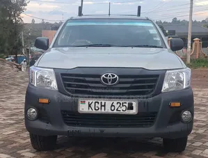 Toyota Hilux 2016 Gray