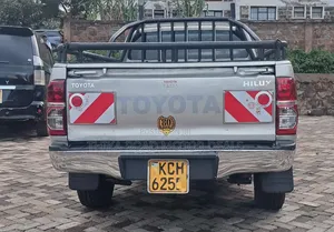 Toyota Hilux 2016 Gray