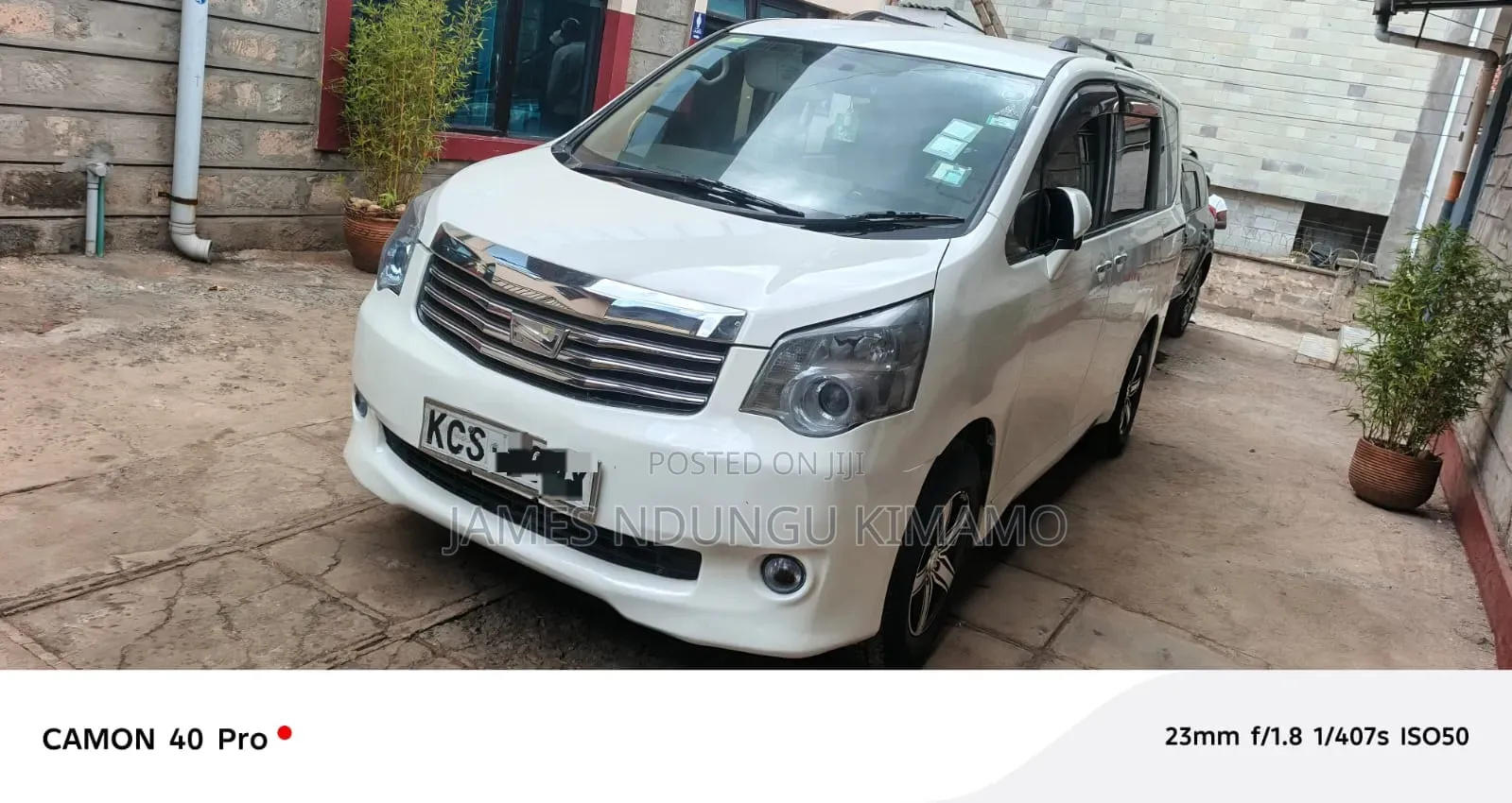 Toyota Noah 2012 White