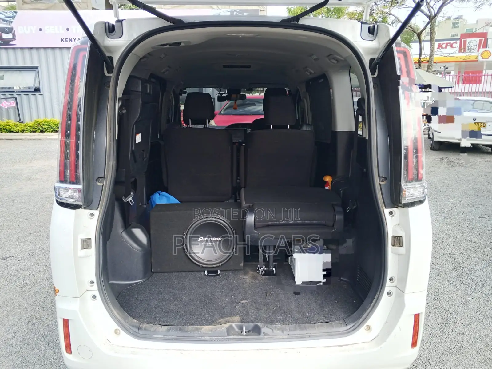 Toyota Noah 2019 White