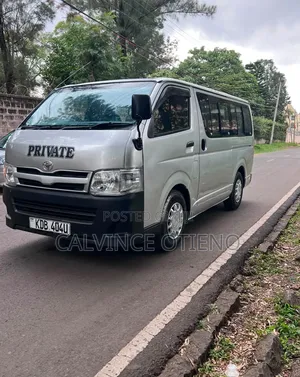 Toyota HiAce 2014 Silver