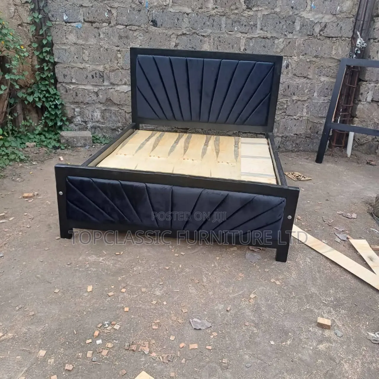Mocket Bed 5x6 Black and Cream