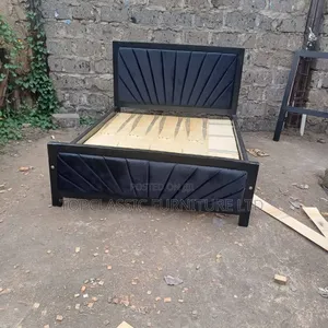 Mocket Bed 5x6 Black and Cream
