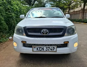 Toyota Hilux 2011 White