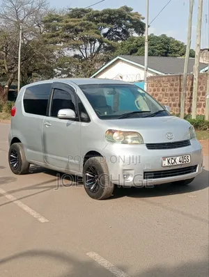 Toyota Porte 2009 Silver