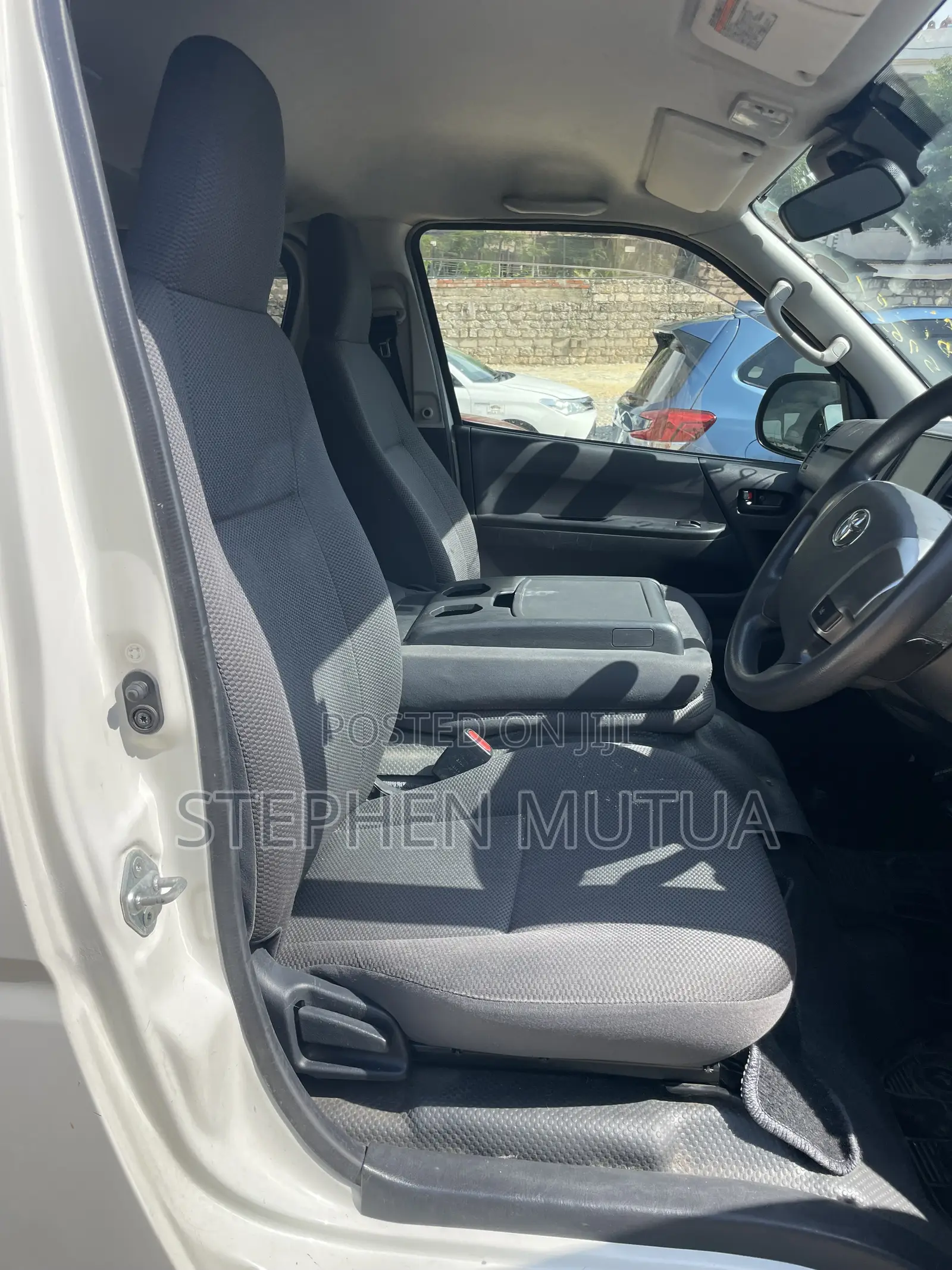 Toyota HiAce 2019 White