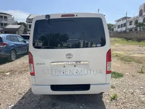 Toyota HiAce 2019 White