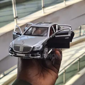 1:24 Scale Mercedes-maybach S-class Diecast Model Decorative Car
