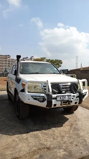 Toyota Land Cruiser 2011 White