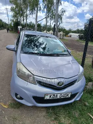 Toyota Vitz 1.3 FWD 5dr 2014 Blue