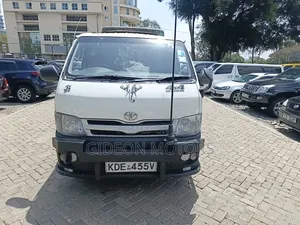 Toyota HiAce 2014 White