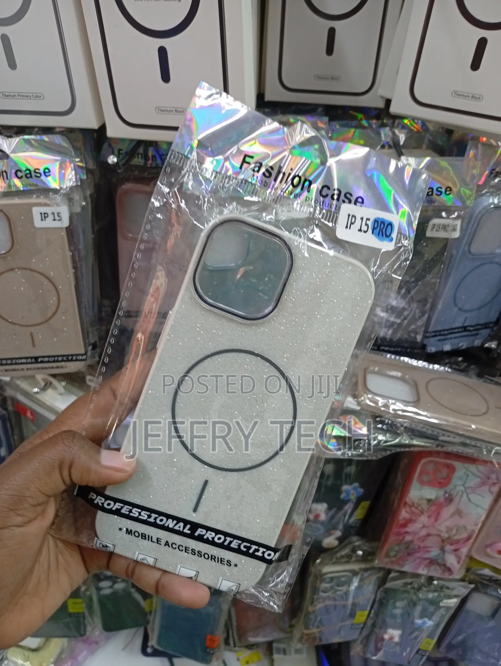 Iph15 Pro Shimmering Glitter Phone Case Featuring Integrated Magsafe