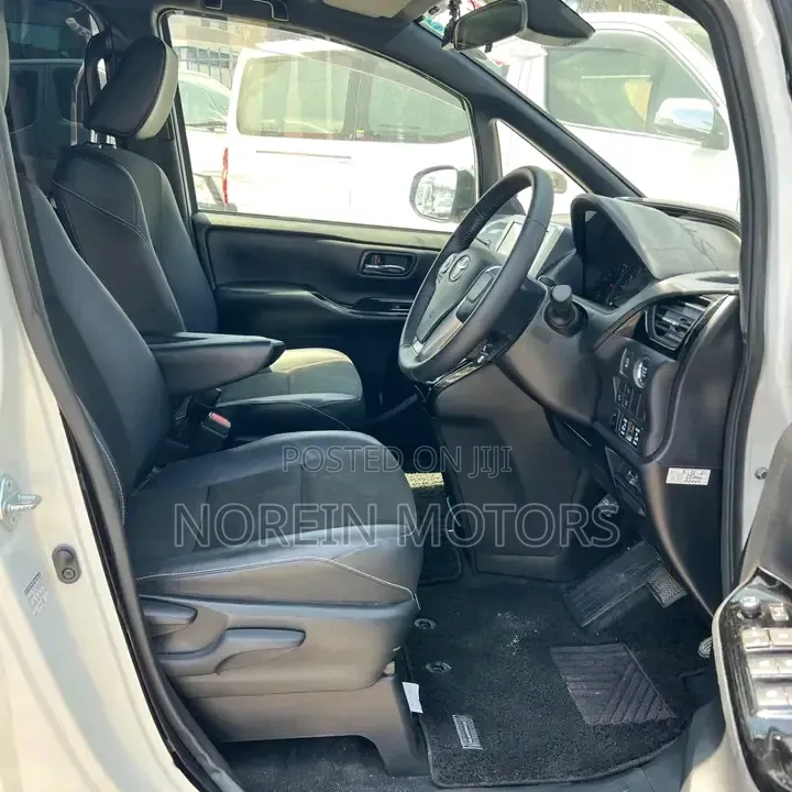 Toyota Noah 2019 White