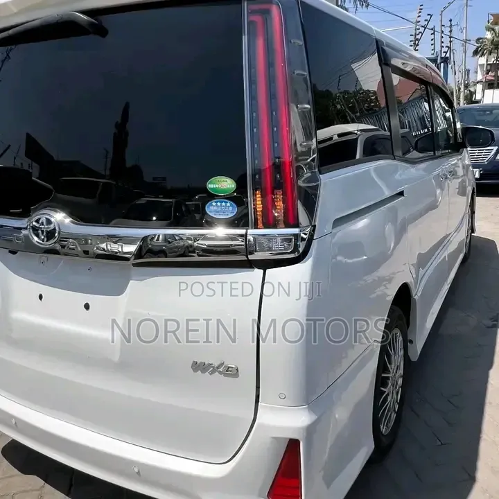 Toyota Noah 2019 White